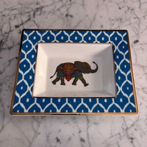 C Wonder elephant trinket dish. Like new, 6 1/2x7 1/2.